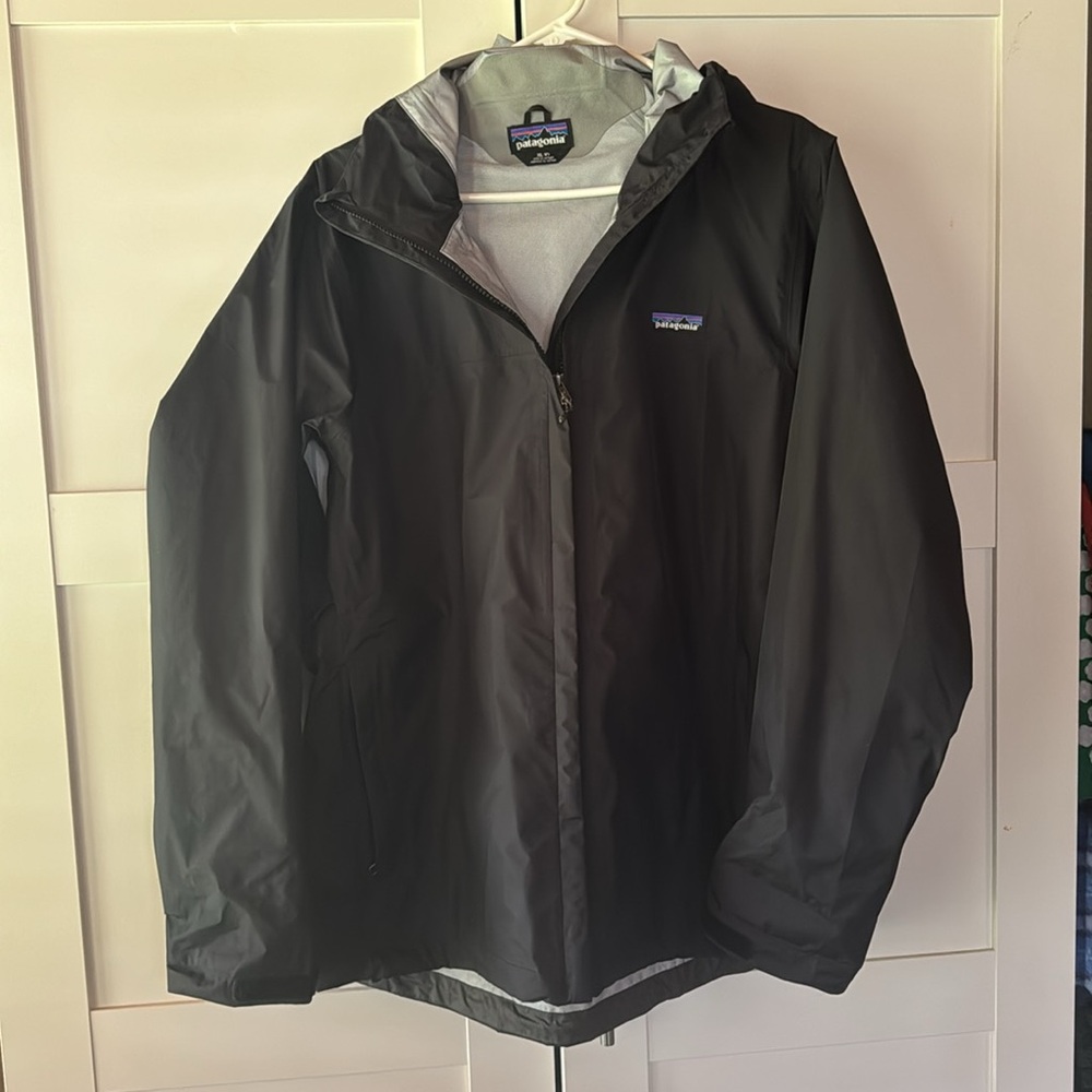 Patagonia Women's Torrentshell 3L Rain Jacket (Black - XL) like new